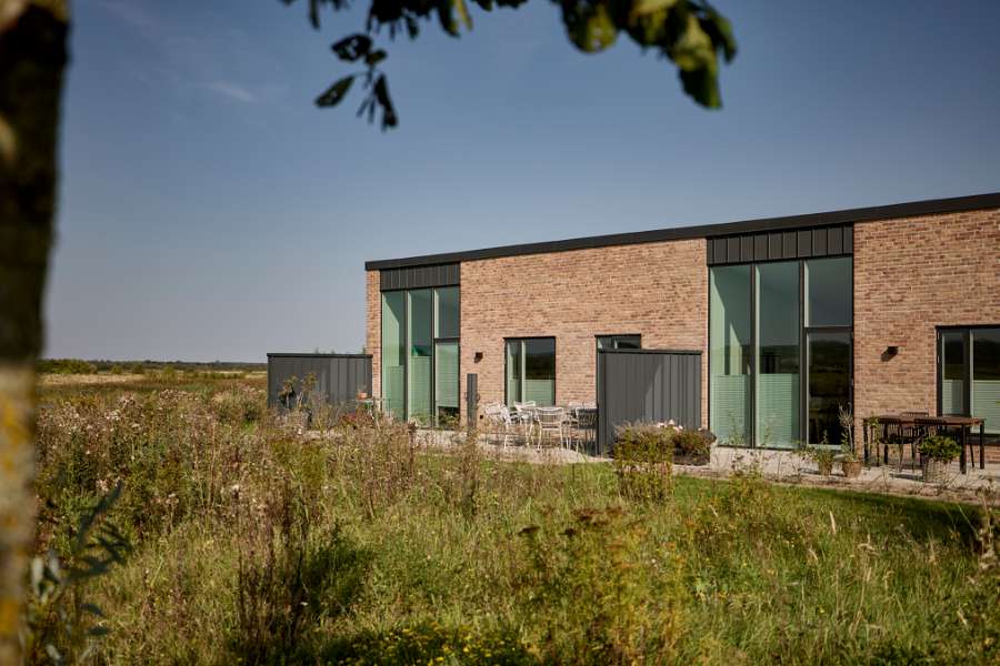 Steel profiles on terraced houses, Sofiendal Enge, Poul Anker Bechs Vej 232, 9200 Aalborg SV, Denmark